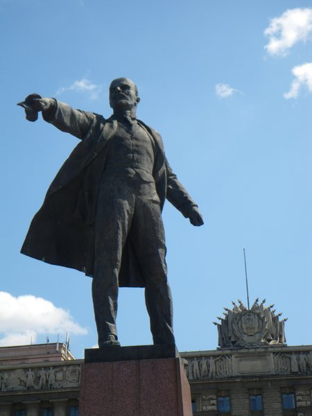 A murit dupa ce o bucata din statuia lui Lenin a cazut peste el