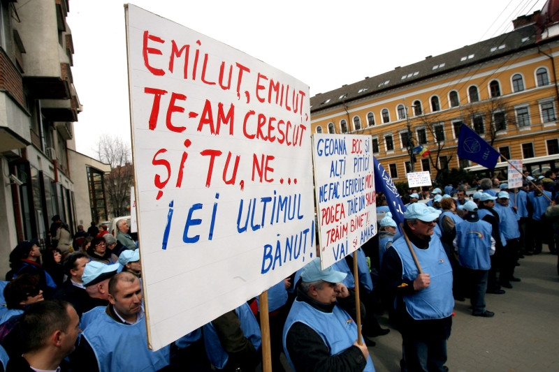 Deficitul bugetar va fi redus in 2012-2014 tot prin reduceri de personal