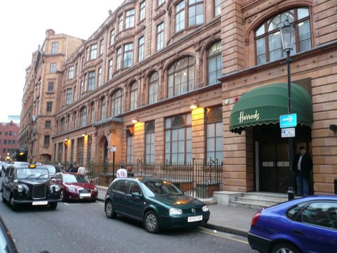 Londra supravietuieste crizei gratie clientilor din Orientul Mijlociu