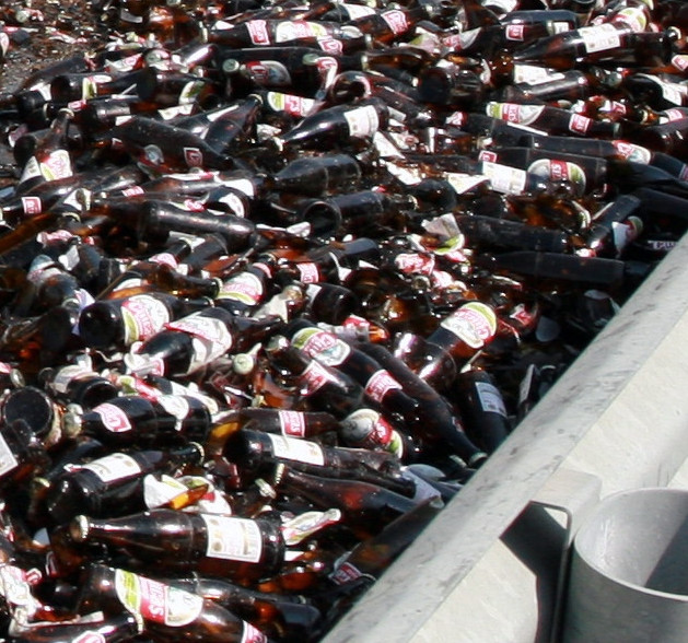 Bere ca la bar! Un TIR s-a rasturnat langa Craiova