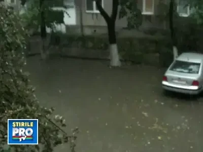 Oradea, paralizata de o furtuna puternica!