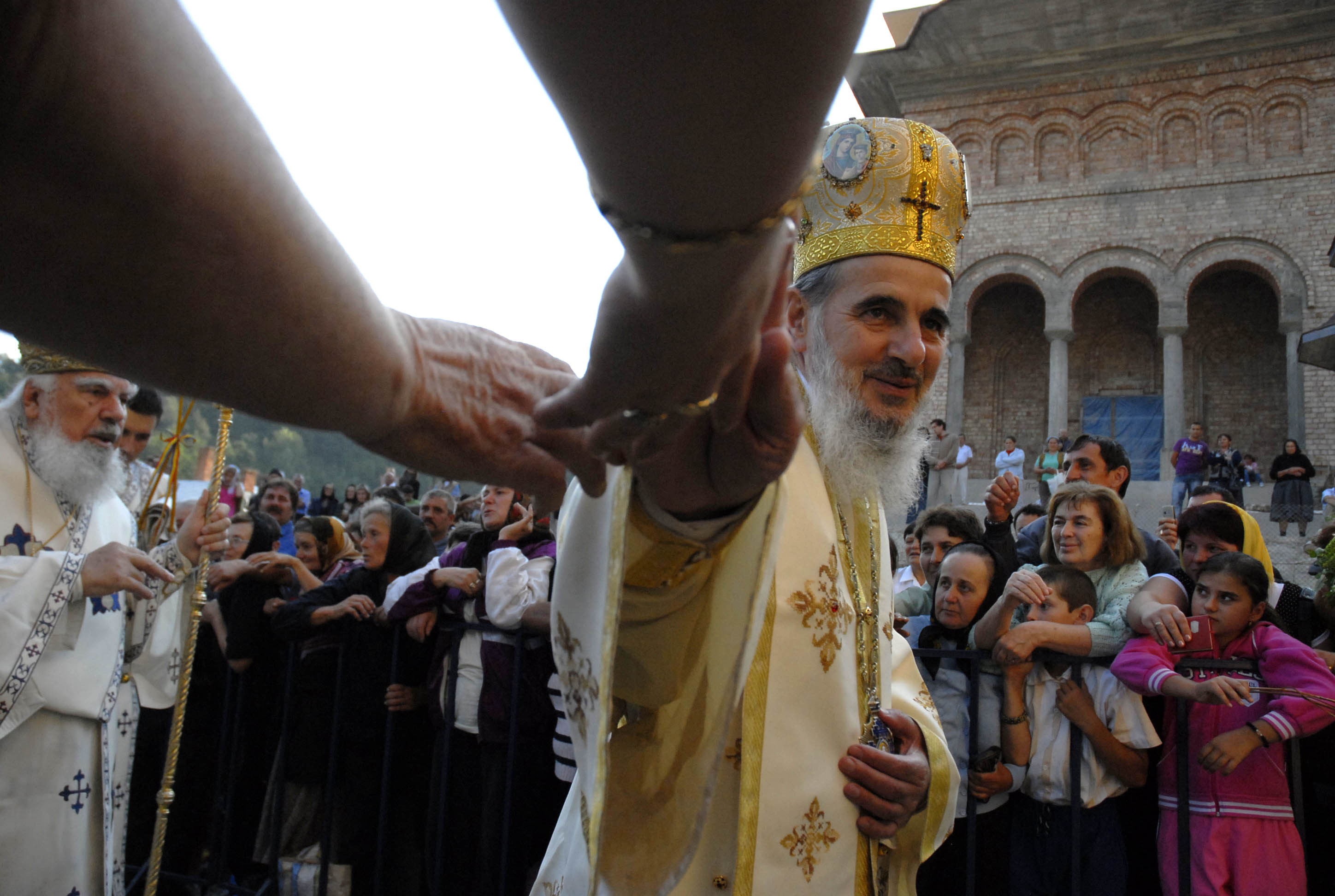 "De 26 de ani venim incontinuu". Povestile pelerinilor de la Manastirea Nicula. VIDEO