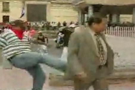 Un sut in fund, un pas inainte! Batut de alegatori! Vezi VIDEO!