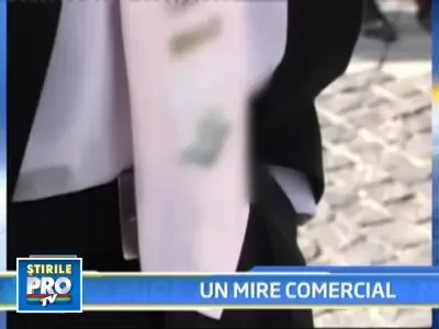 "Afacere" de succes! Si-a oferit cravata de mire ca spatiu publicitar!