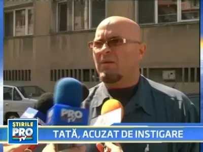 Tatal copilului care si-a ucis mama cu ciocanul, pus sub urmarire penala!