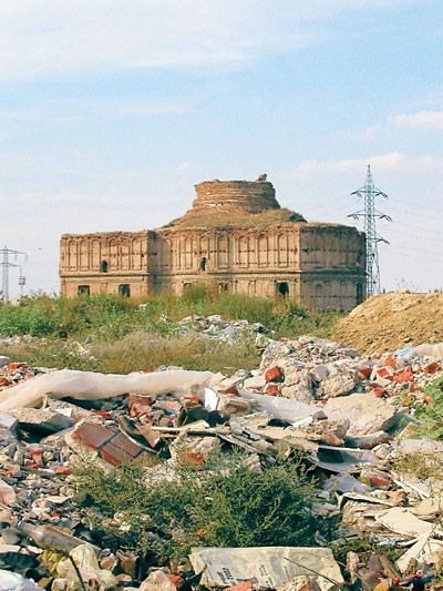 Biserica de patrimoniu, pusa la pamant cu buldozerul!