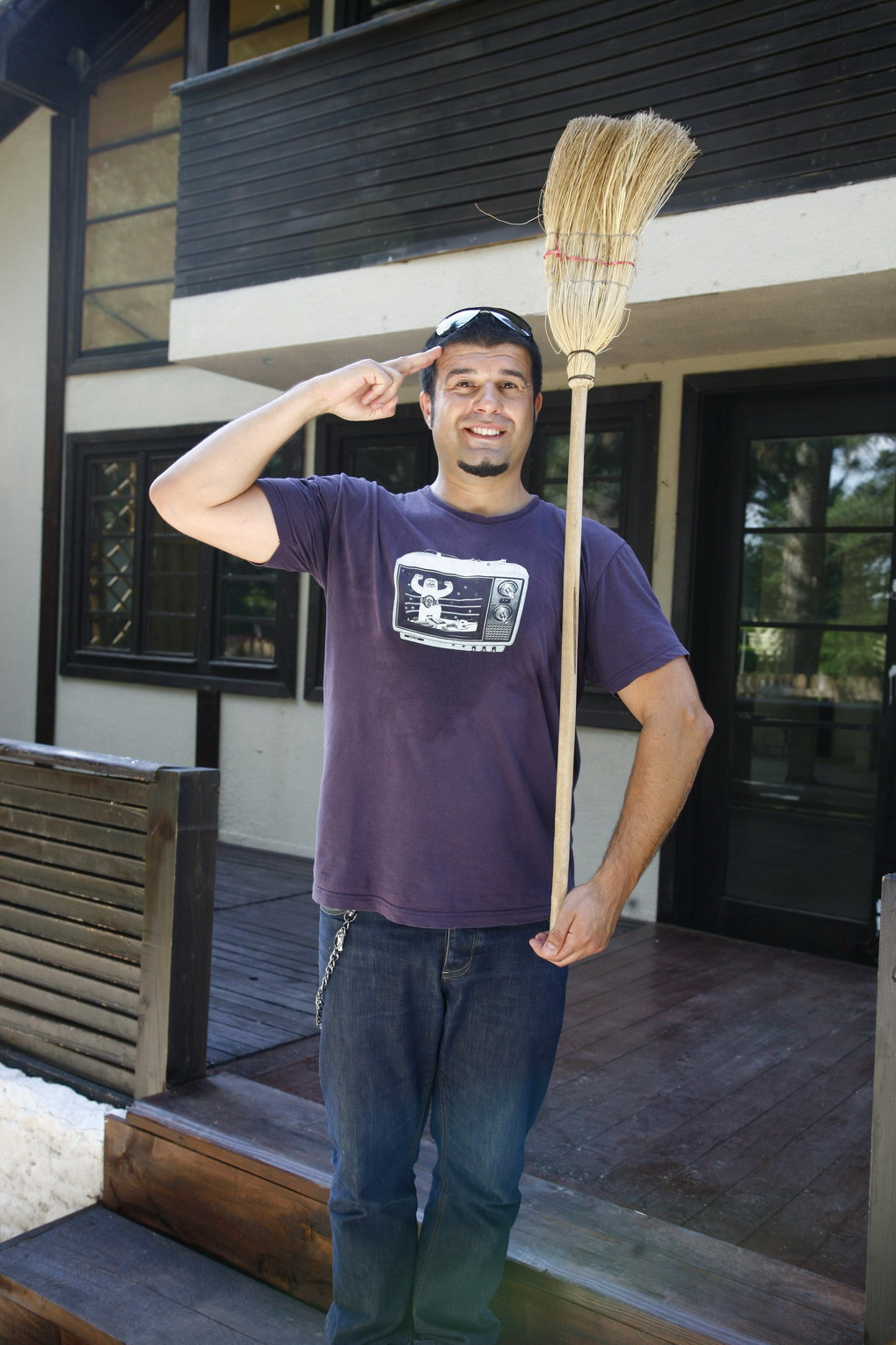 Miki, gazda perfecta la "Serviti, va rog!"