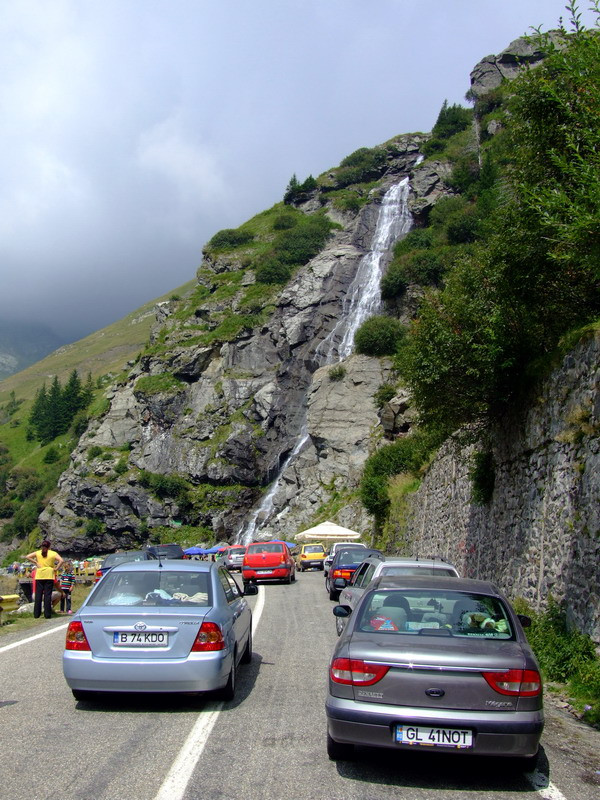 Traficul a fost reluat pe Transfagarasan, insa se circula cu dificultate