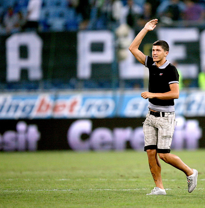 Tanase o agata pe virgina Raluca Potecaru pentru Bogdan Stancu! FOTO