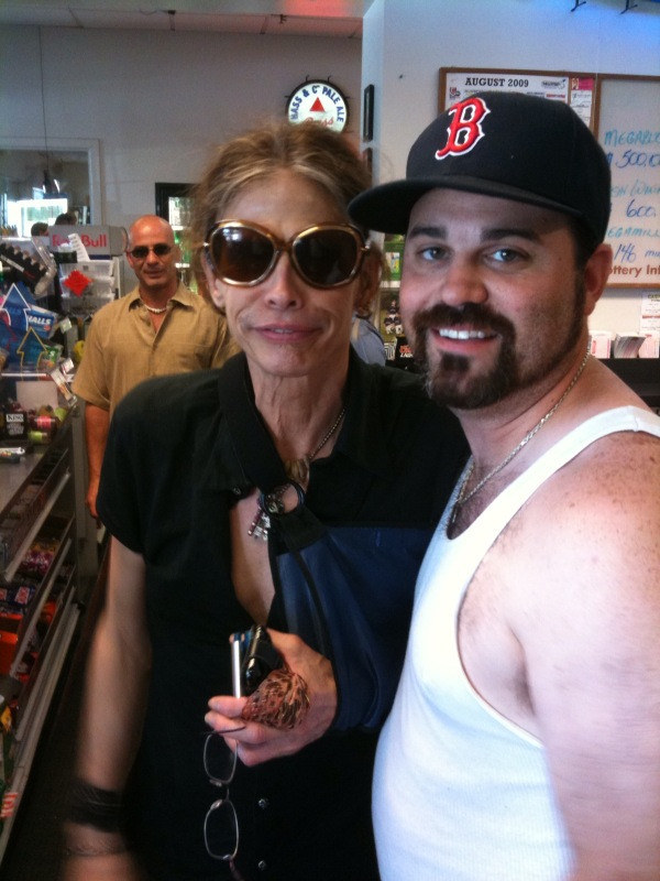 Cine este "bunicuta" din imagine?