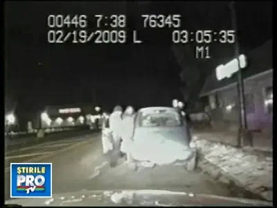 Politia americana continua sa faca "dreptate" cu pumnul! VEZI VIDEO