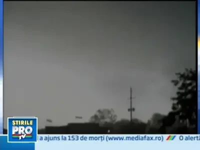 Furtuni violente au ravasit parti intinse din provincia canadiana Ontario