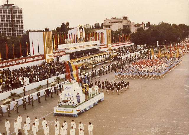 23 August: fara pasi de defilare, insa cu mici si bere la soare!