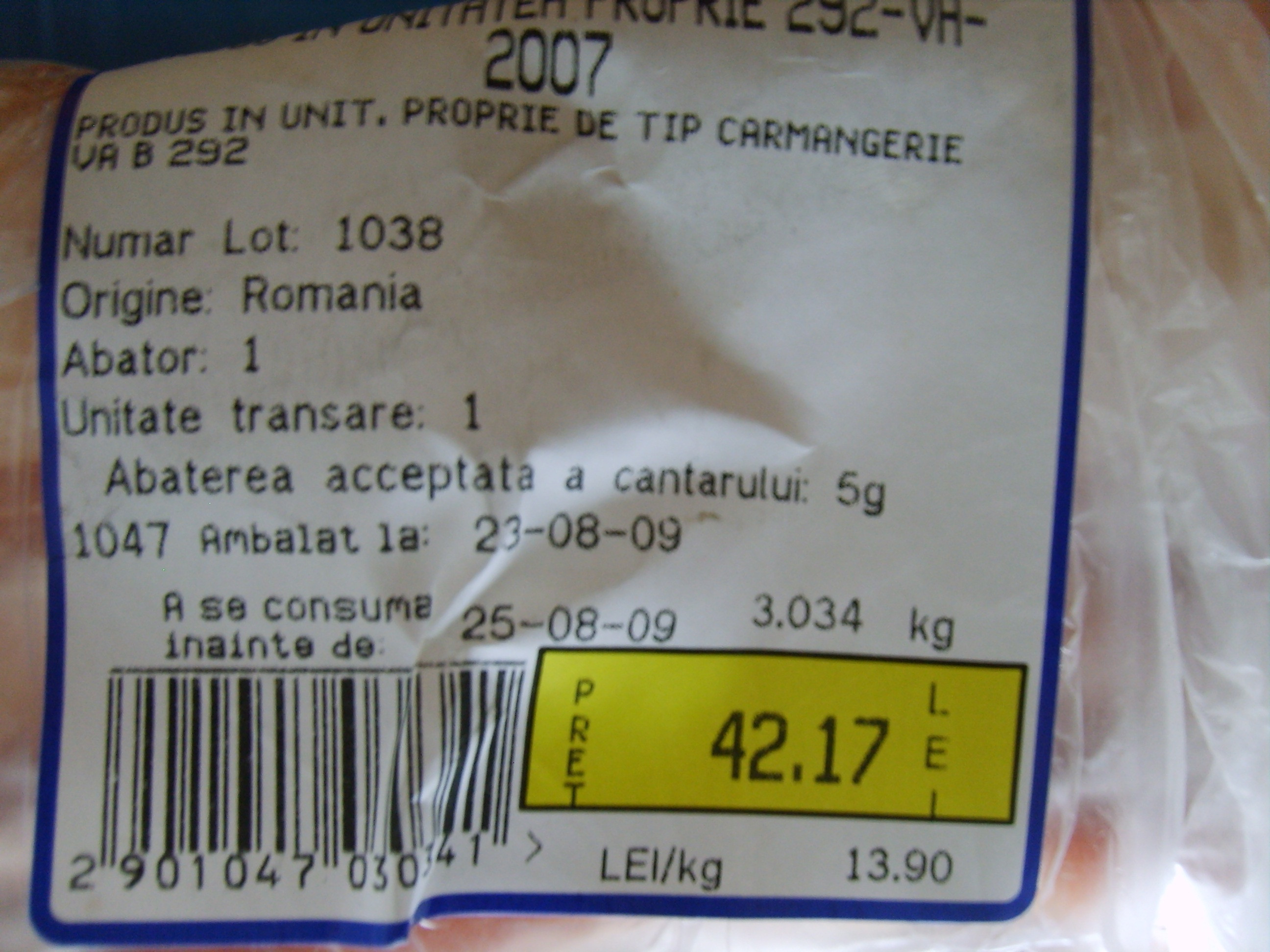 Oferta de nerefuzat! Carne cu viermi si pateuri cu mucegai, incluse in pret