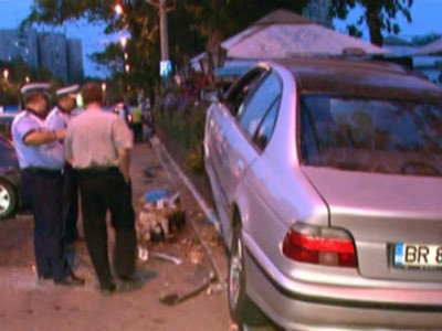 Vitezoman inrait, a intrat cu bolidul in terasa unui restaurant!