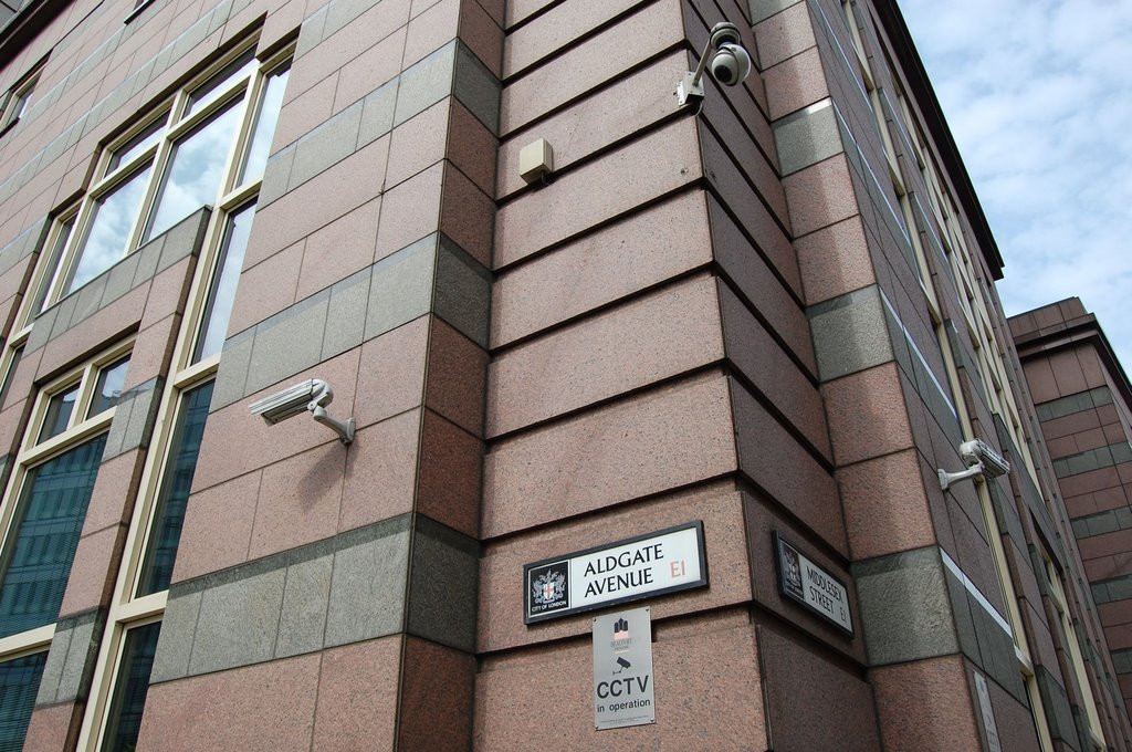 Londra: 1000 de camere de supraveghere = un hot dupa gratii! Rentabil?