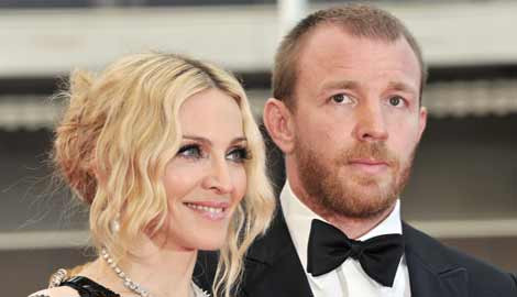 "Madonna ma obliga sa facem sex pe muzica ei!"