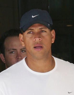 Madonna i-a dat papucii lui Jesus Luz! S-a impacat cu Alex Rodriguez?