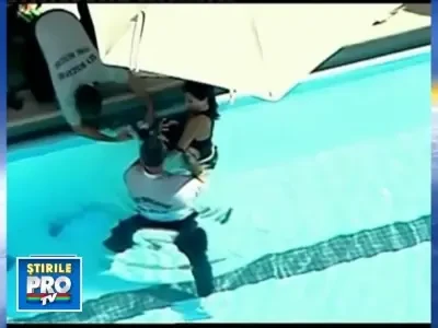 Dramatic! O fetita de trei ani si-a prins mana in instalatia unei piscine