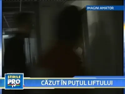 Grav accident de munca! Un muncitor a cazut intr-o bucata de tabla!