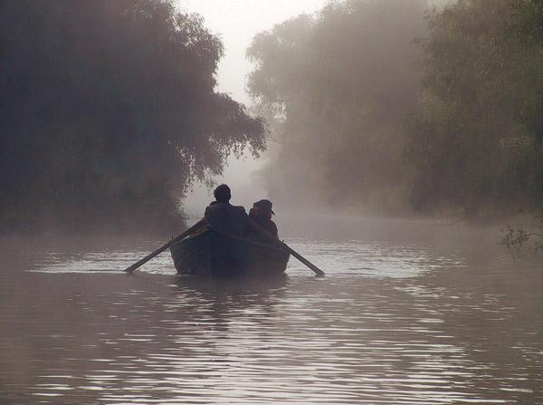 Zece barbati au fost prinsi de politisti in timp ce pescuiau in zonele de protectie ale Parcului Natural Portile de Fier