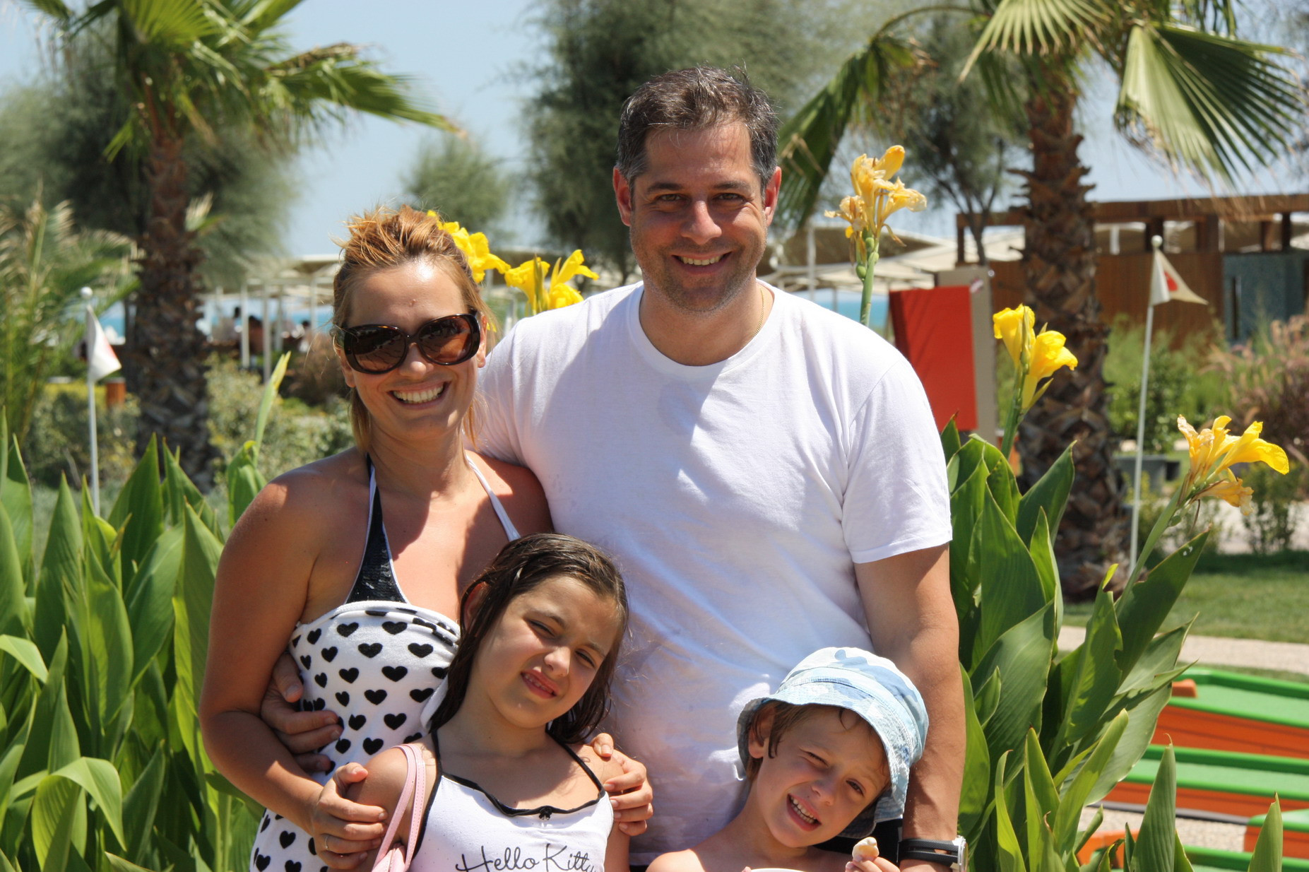 Andreea Esca a bifat patru destinatii de vacanta