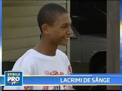 Plange cu lacrimi de sange si nimeni nu intelege de ce! IMAGINI INCREDIBILE