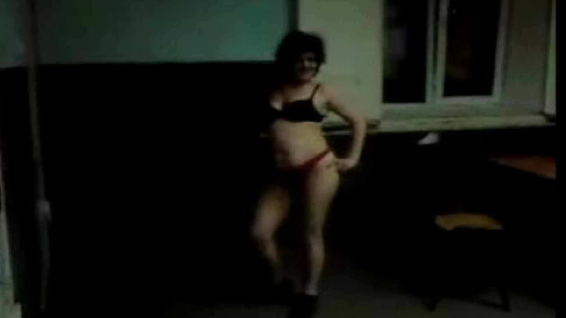 Striptease in sectia de politie!