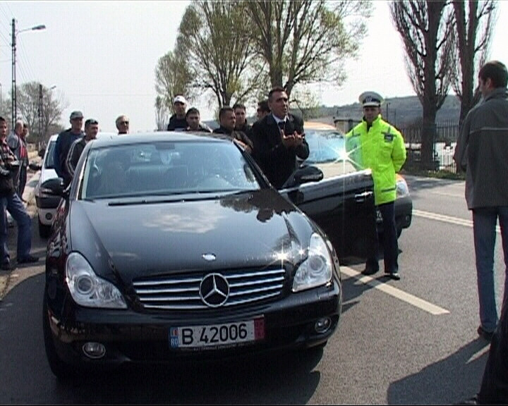 Fratele lui Cornel Penescu, prins "zburand" cu 204 km/h pe autostrada!