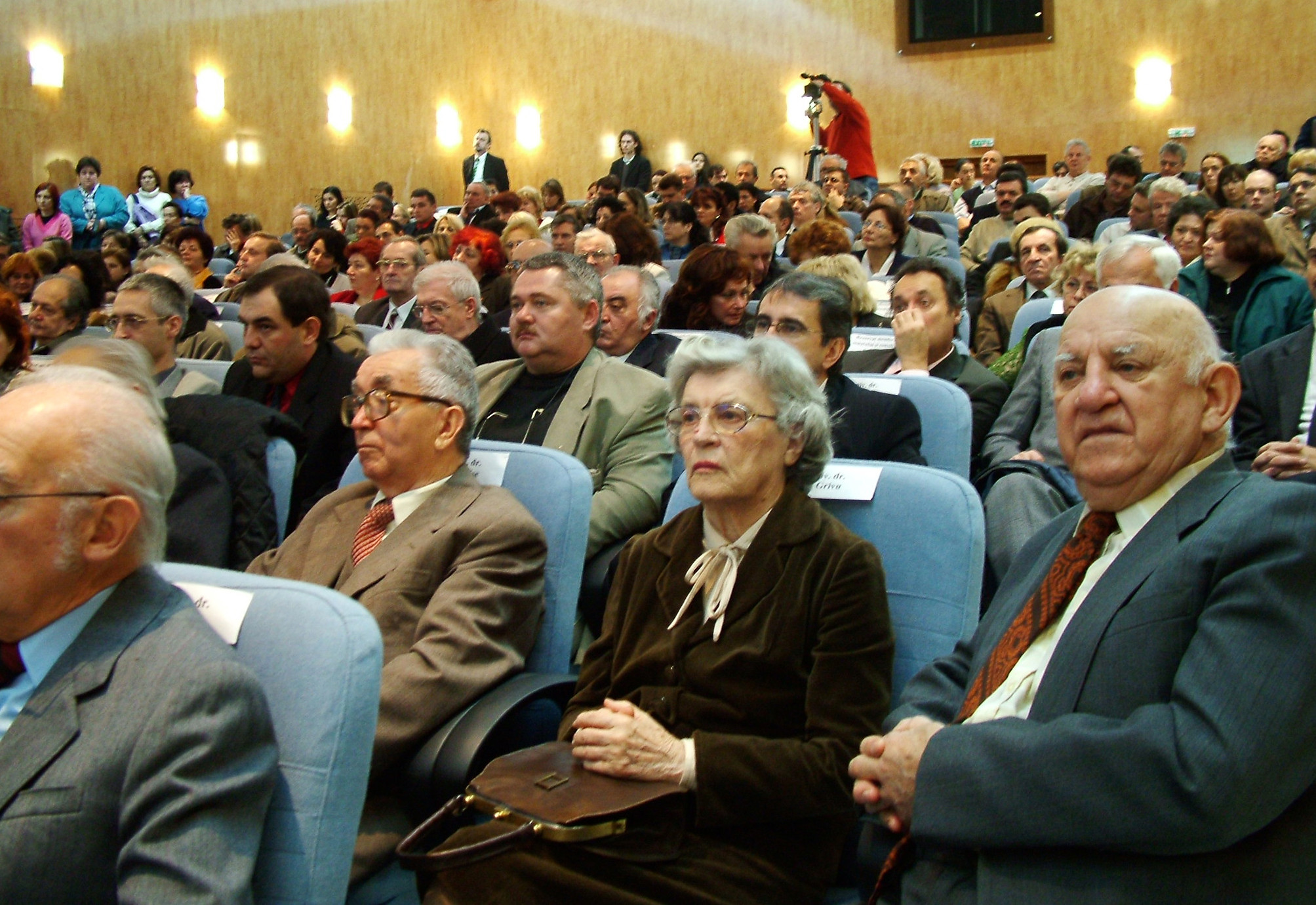 Ultimatum pentru rectorii parlamentari: pana in martie, alegeti o functie