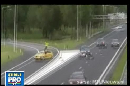 Politist spulberat pe o sosea! VEZI VIDEO!