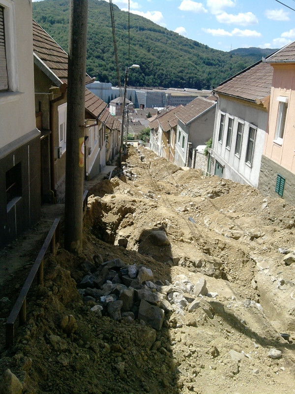 Canalizare, canalizare, dar sa mai putem trece si noi cu masina!