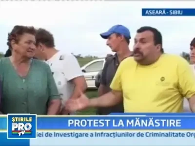 "Ne-a plecat preotul! De vina sunt maicutele, care beau si nu fac curat!"