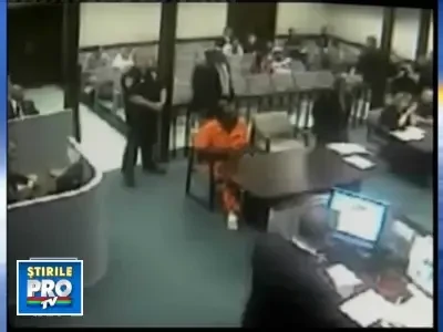 Un judecator i-a inchis gura unui acuzat... cu banda adeziva!!!