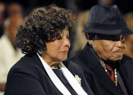 Sarmana. Katherine Jackson nu se descurca cu 26.000 dolari pe luna!