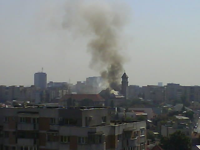 Incendiul de la Primaria sectorului 1 a izbucnit, se pare, de la o tigara