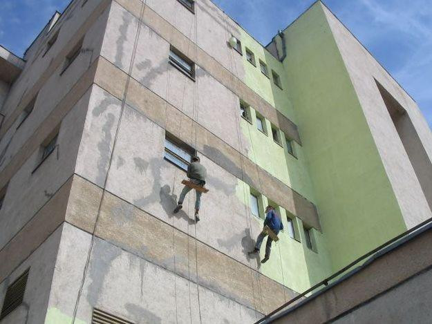 Un alpinist utilitar a murit dupa ce a cazut de la etajul 8!