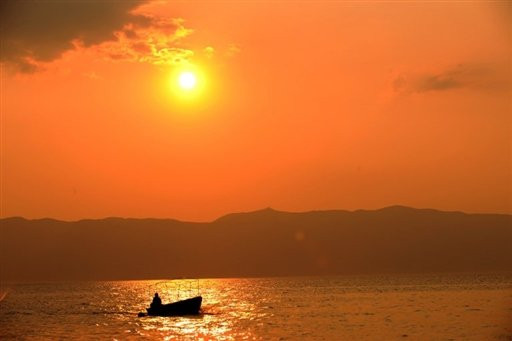 Cel putin 15 turisti bulgari morti in naufragiul din Macedonia