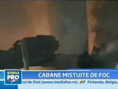 S-au salvat in ultima clipa dintr-o cabana cuprinsa de flacari uriase!