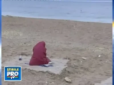 Primul week-end de toamna la mare: de la topless la hanorac, in doar o zi!