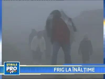 Ploaia le-a cam stricat petrecerea turistilor care au ales muntele