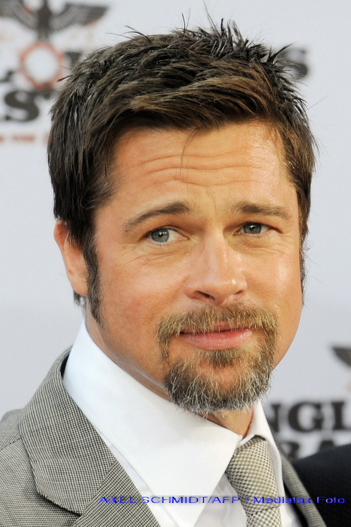 Brad Pitt o vrea pe Jennifer inapoi! Dar ea este sexy in bratele lui Butler