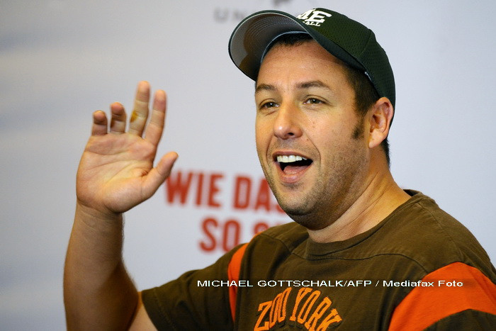 Adam Sandler si-a schimbat garderoba! A trecut la rochii de printesa!