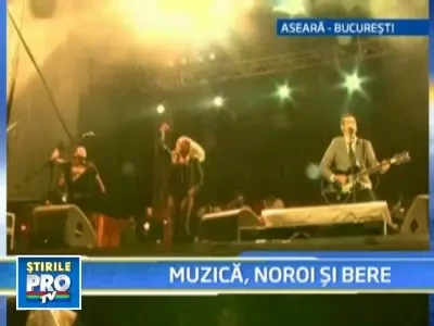 Sute de oameni au indurat ploaia, frigul si noroiul sa-l asculte pe Banica!