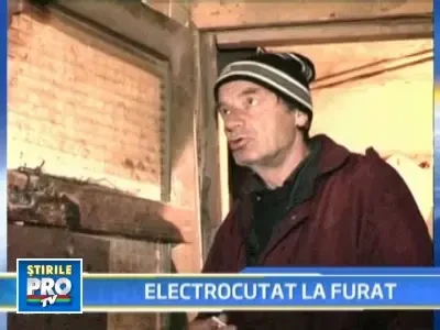 In pericol de moarte, dupa ce s-a electrocutat incercand sa fure cupru