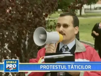 Protest in Capitala: Nu mai divortati copiii de tatii lor!