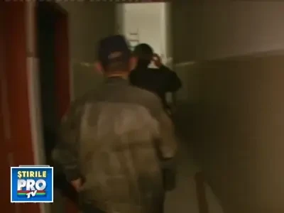 Pe 14 septembrie suna clopotelul! Bancile sunt rupte, toaletele infecte