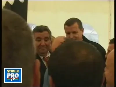 Traian Basescu a dansat tiganeste, la Festivalul romilor de la Costesti!