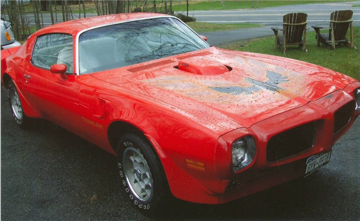 I-au respectat ultima dorinta: l-au ingropat cu Pontiacul sau din 1973