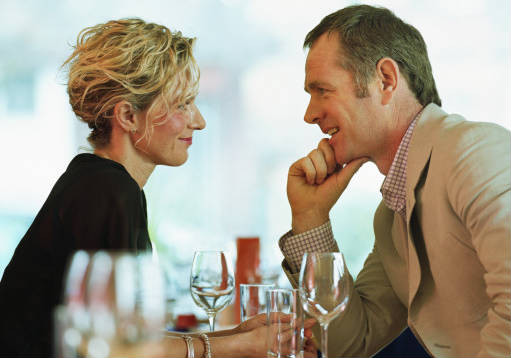 Cele mai prostesti lucruri pe care le fac barbatii sa impresioneze femeile